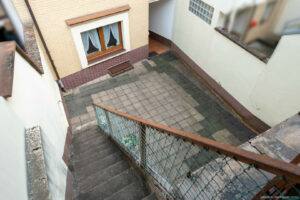 Treppe zur Freisitz-Empore