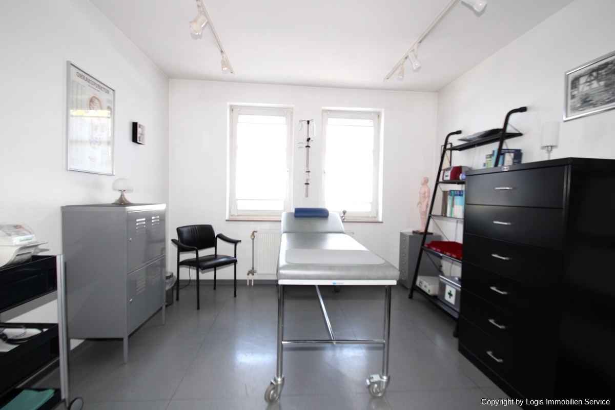 Behandlung/Büro