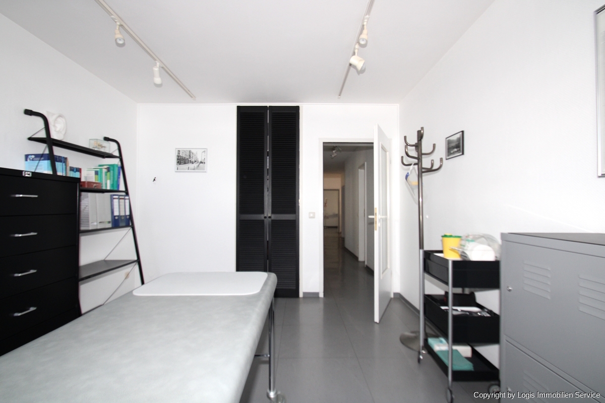 Behandlung/Büro