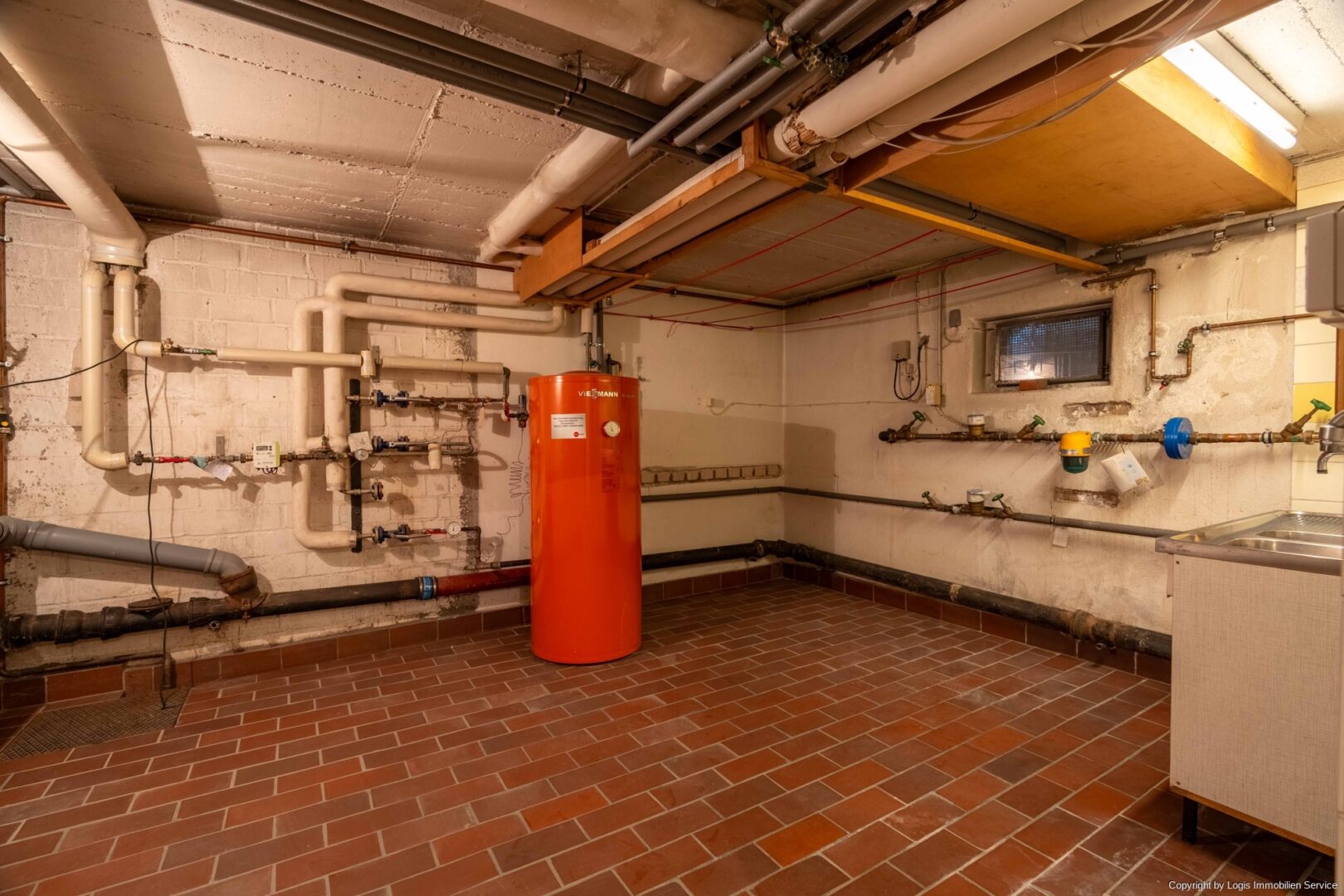 Heizungs- und Anschlussraum