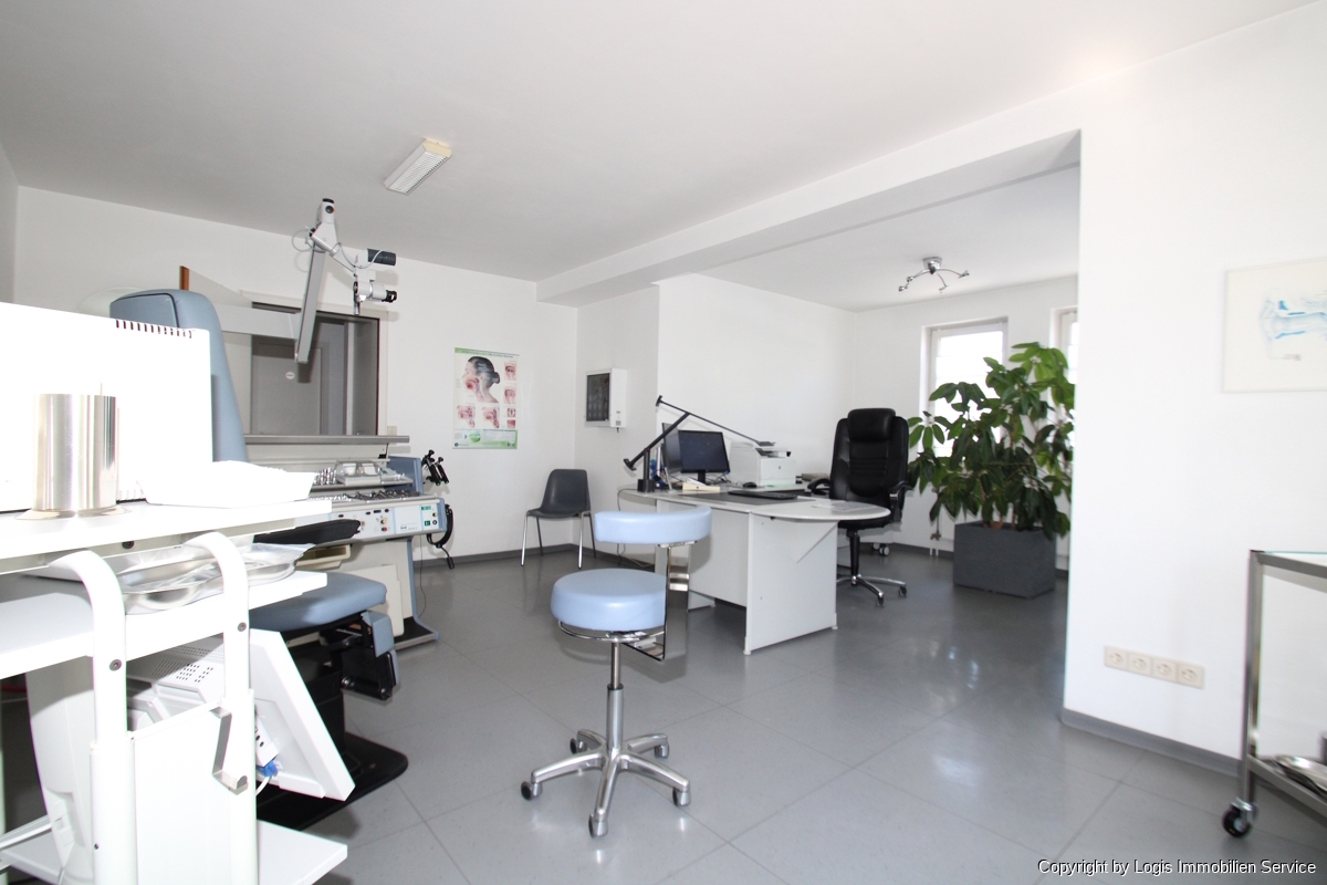 Behandlung/Büro