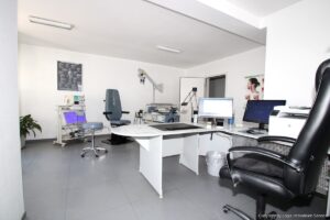 Behandlung/Büro