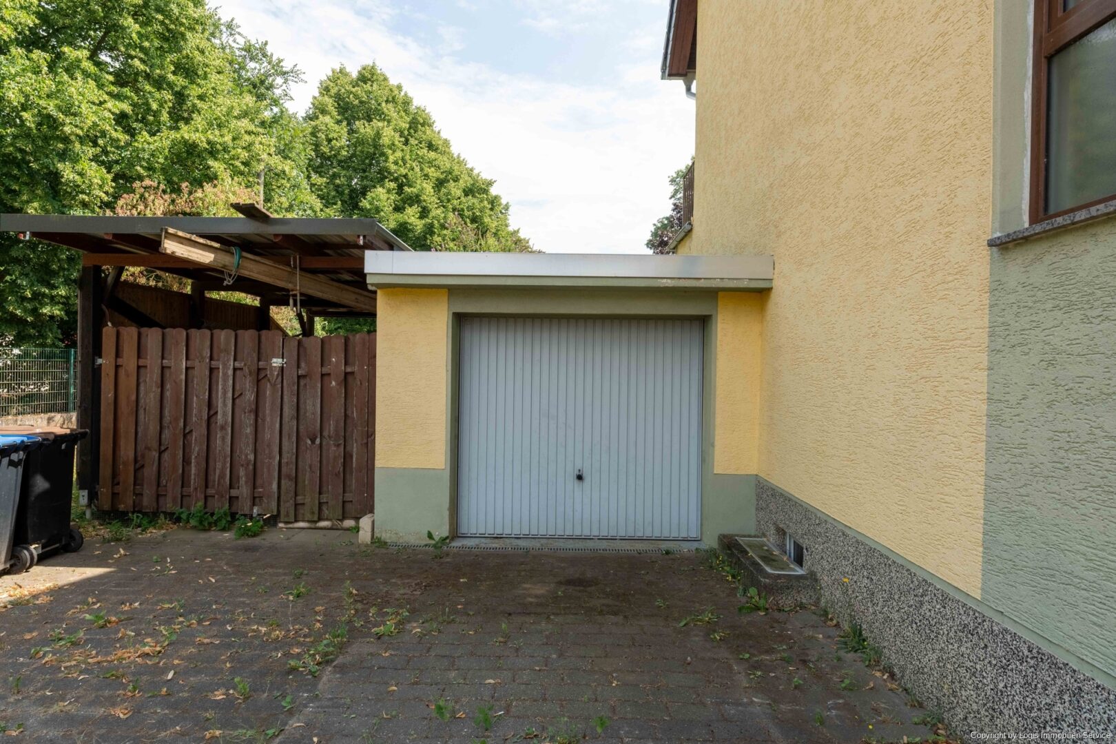 Carport & Garage